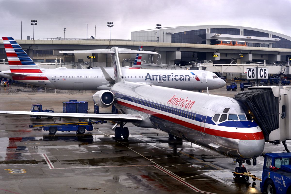 American Airlines Posts $931 Million Quarterly Loss - The New York Times