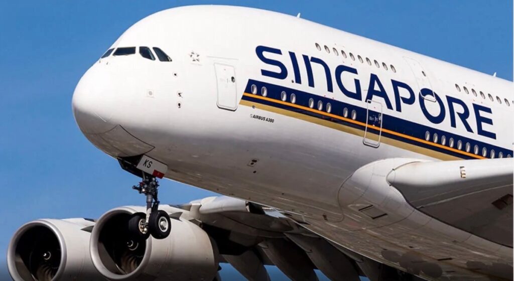 Singapore Airlines reports record profits of US$1.6 billion and gives employees an 8-month bonus