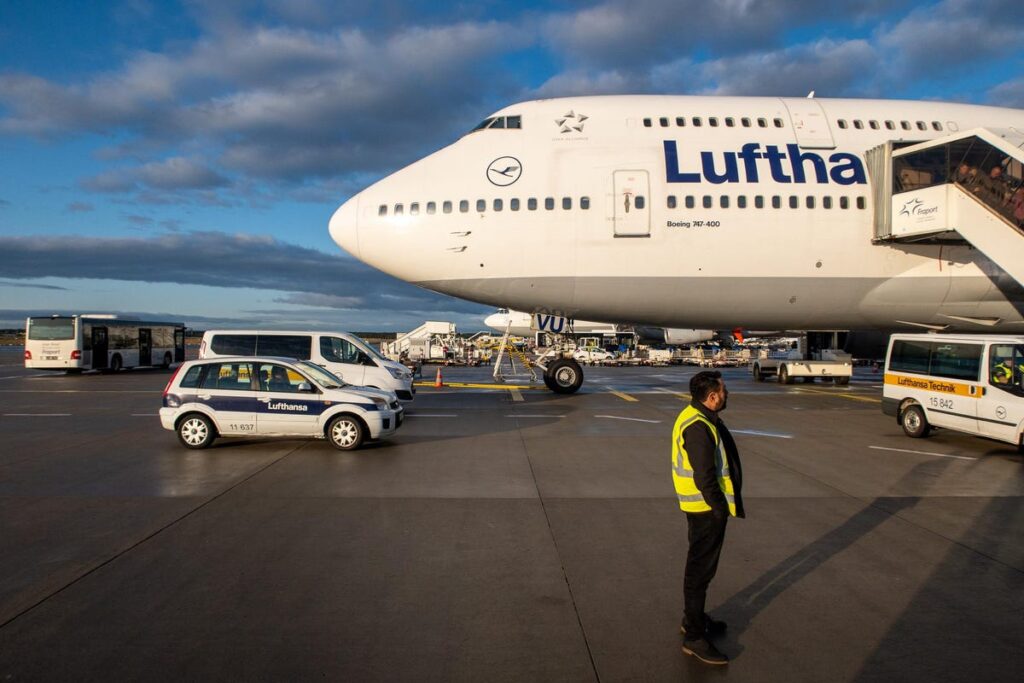 A Lufthansa Boeing 747, also known as the ‘Queen of the Skies’, suffered an engine issue while performing a long-haul flight 
