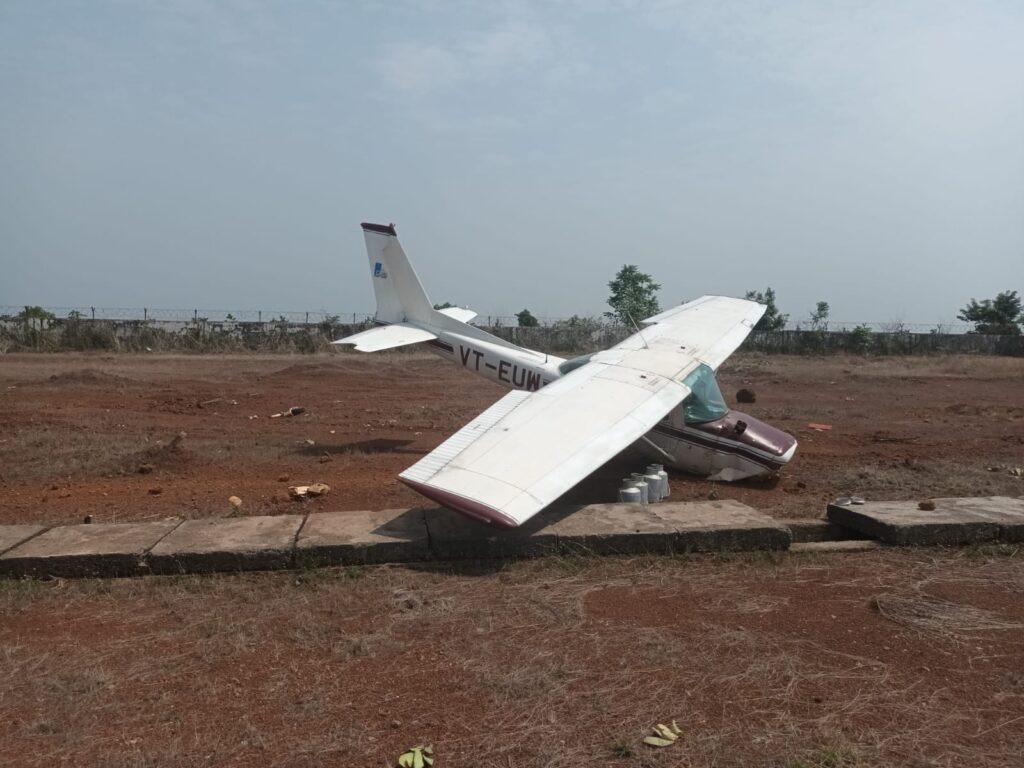 Cessna 152 aircraft belonging to pilot training organisation GATI crashed near the Birasal airfield in Odisha, injuring its student pilot.