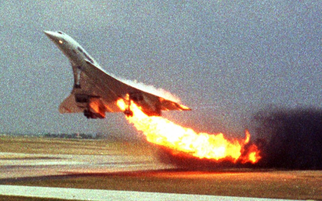 TODAY IN AVIATION | Air France Flight 4590 Concorde Crash, Killing All Passengers Onboard
