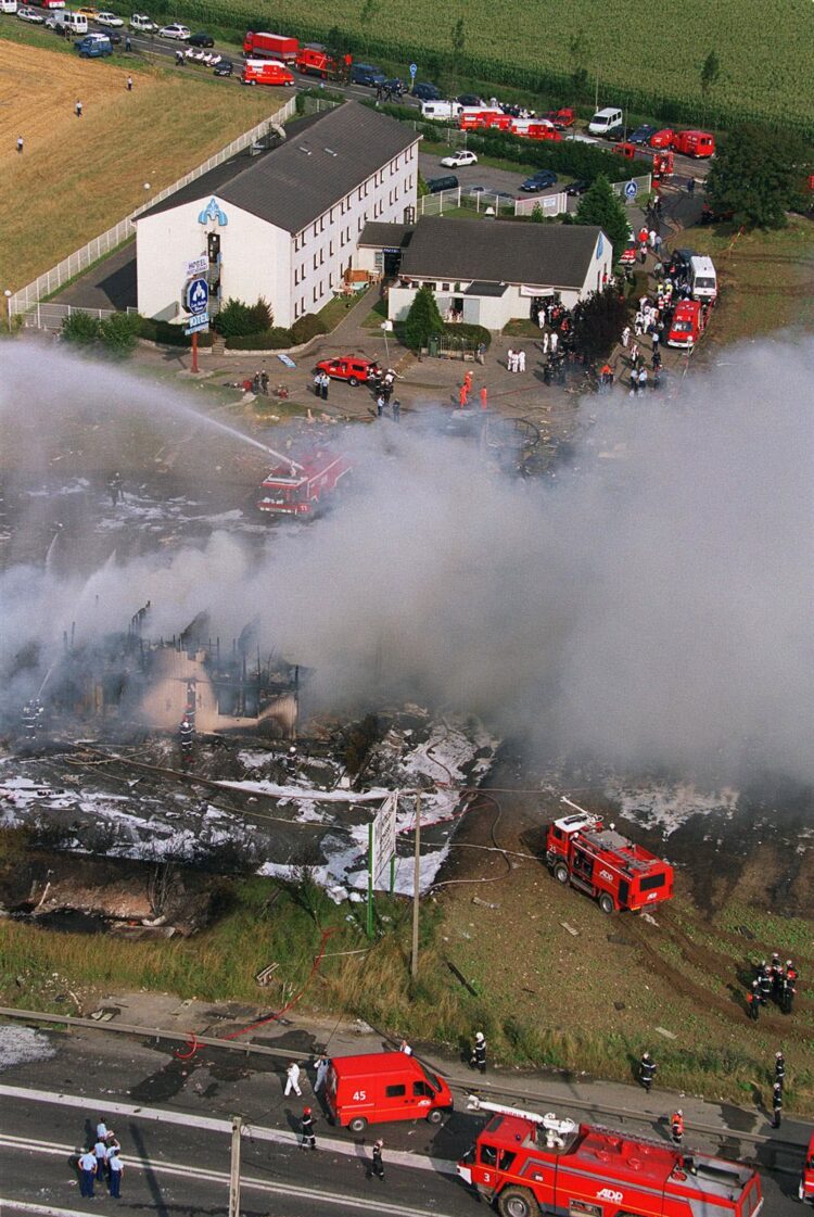 Air France Flight 4590 Concorde Crash, Killing All Passengers Onboard ...