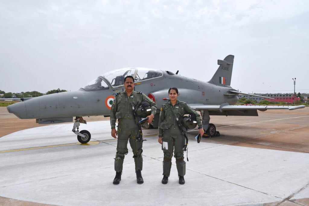 Father-daughter makes history by flying fighter jets together