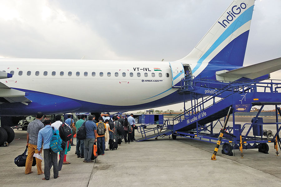 IndiGo Udaipur flight returns to Delhi airport after an engine failure | EXCLUSIVE