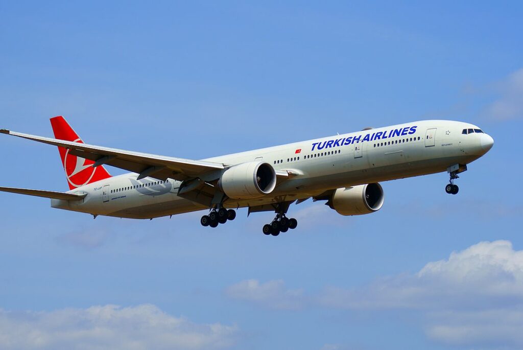 Turkish Airlines Boeing 777-300ER landing