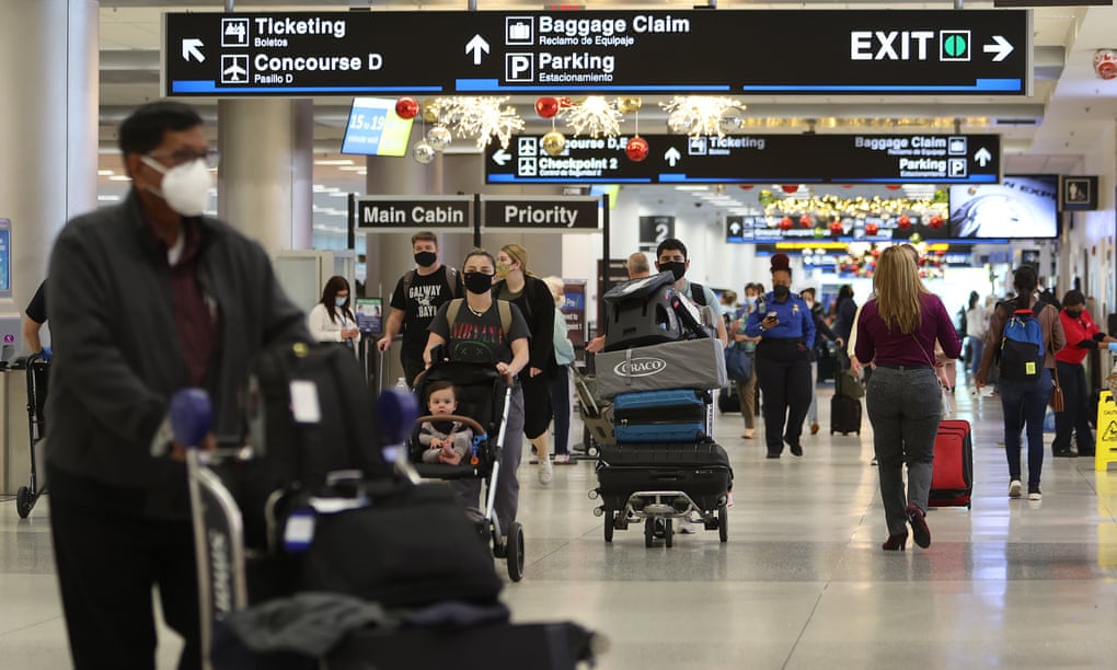 Qantas Airlines asked top executives to work as luggage handlers due to a labour shortage