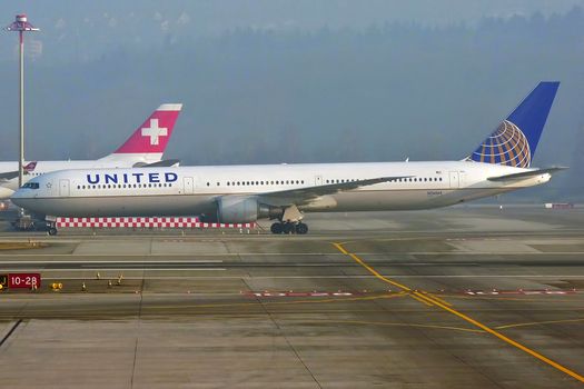 United Airlines Boeing 767 loses underside panel during flight | EXCLUSIVE