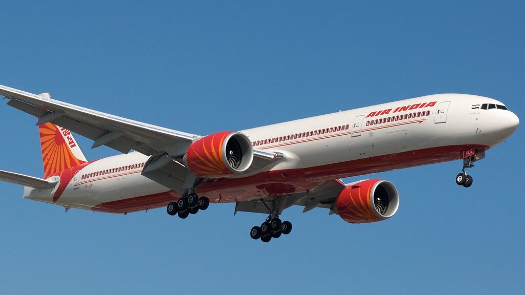 Air India B777 Pilot hosts Indian Flag in the Cockpit at Chicago, USA | Exclusive