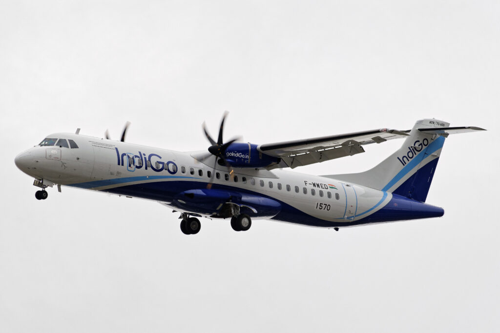 Indigo-airlines-Nagpur-lucknow-flight-canceled-due-to-lightning