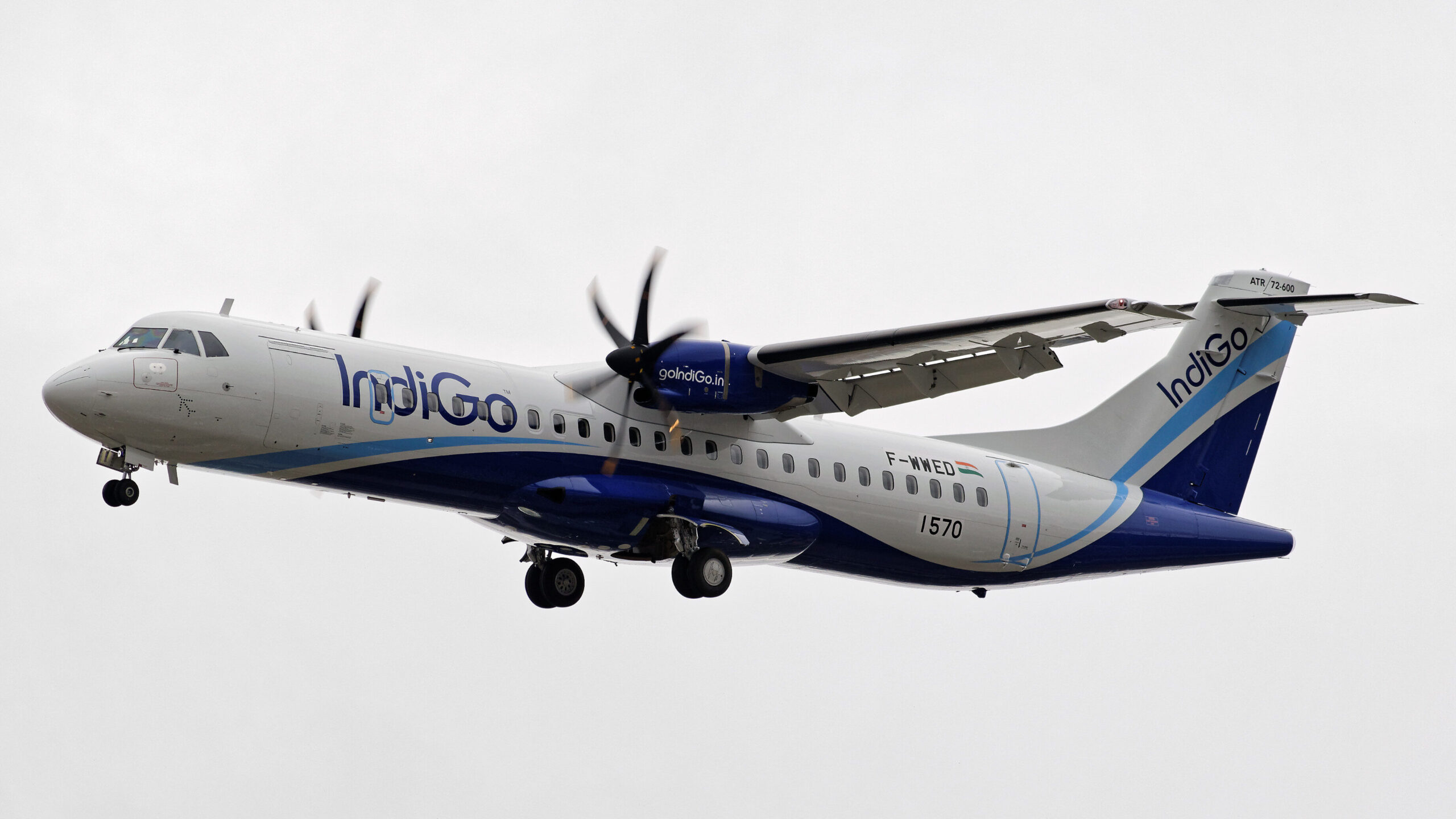 Indigo-airlines-Nagpur-lucknow-flight-canceled-due-to-lightning