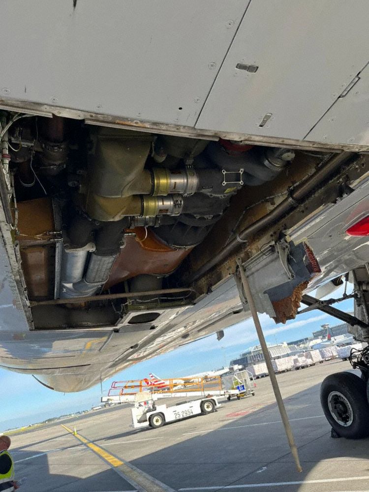 United Airlines Boeing 767 loses underside panel during flight | EXCLUSIVE