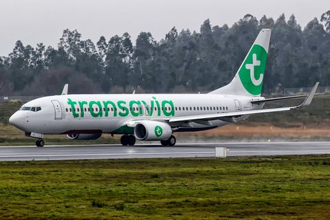 Transavia Boeing 737 Fuselage and Nosegear Damaged During Landing In Nantes | EXCLUSIVE