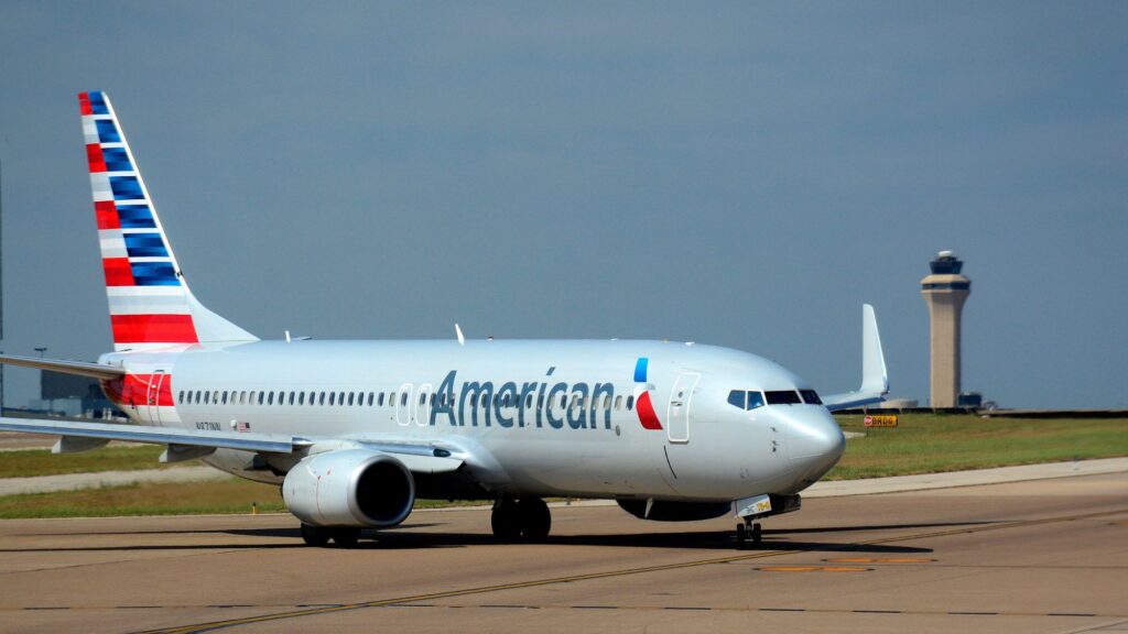 American Airlines flight makes emergency landing at Miami International Airport | EXCLUSIVE