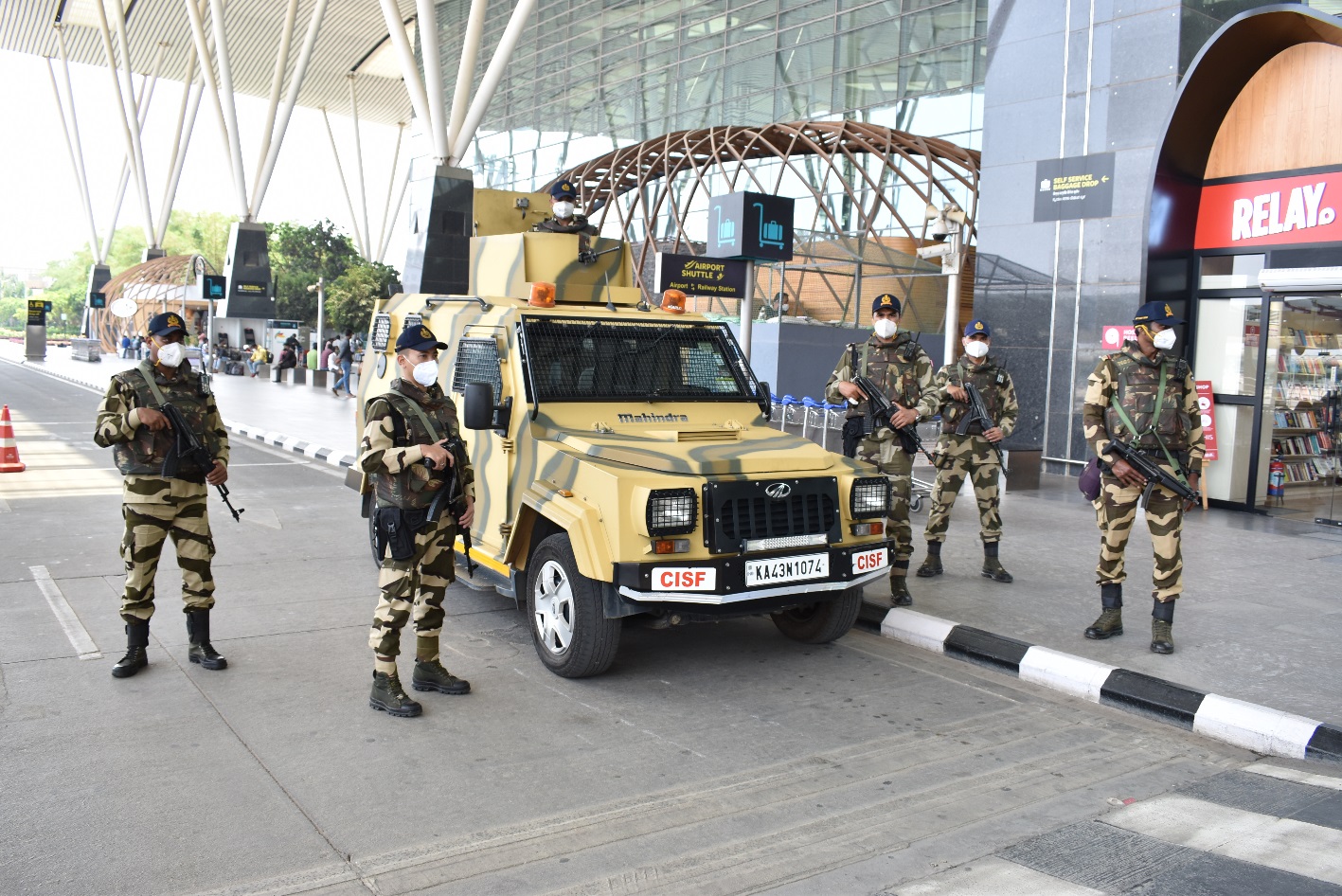 airport-Cisf-staff