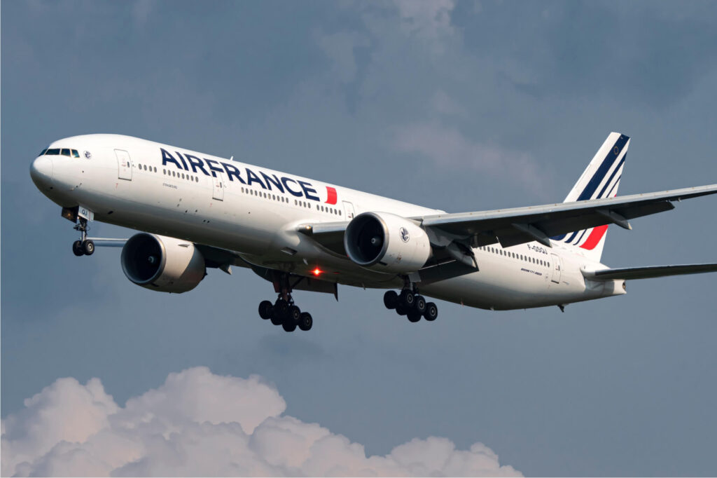 Engine failure on an Air France Boeing 777 on a flight to Los Angeles