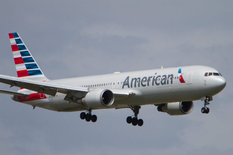 Passenger Offloaded From American Airlines Delhi- New York Flight, Crew ...