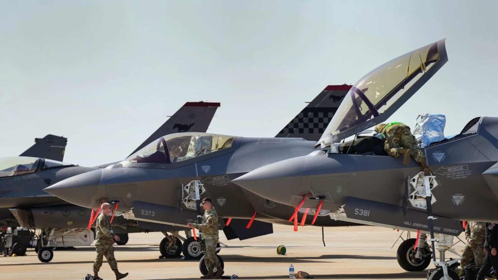 The United States Displays Its Most Advanced Fighter Jet F-35 In India’s Largest Aerospace Exhibition | Exclusive