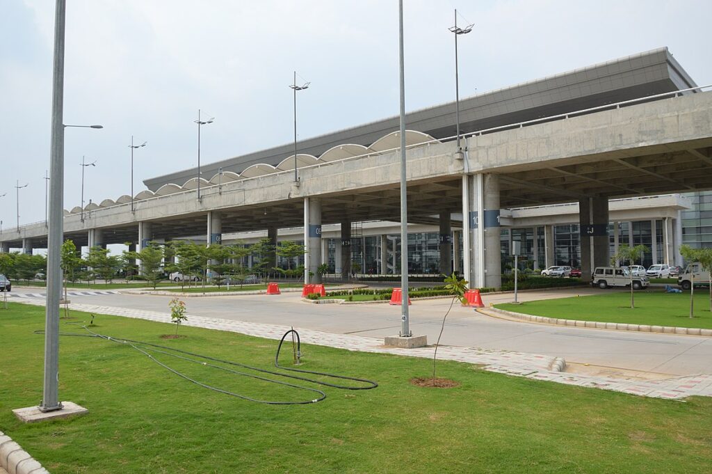 Photo : Manohar international airport https://www.google.com/url?sa=i&url=https%3A%2F%2Fen.wikipedia.org%2Fwiki%2FManohar_International_Airport&psig=AOvVaw3ADLBHF9ue99uHVbSVomlV&ust=1682592382990000&source=images&cd=vfe&ved=0CBMQjhxqFwoTCMjC65uvx_4CFQAAAAAdAAAAABAE