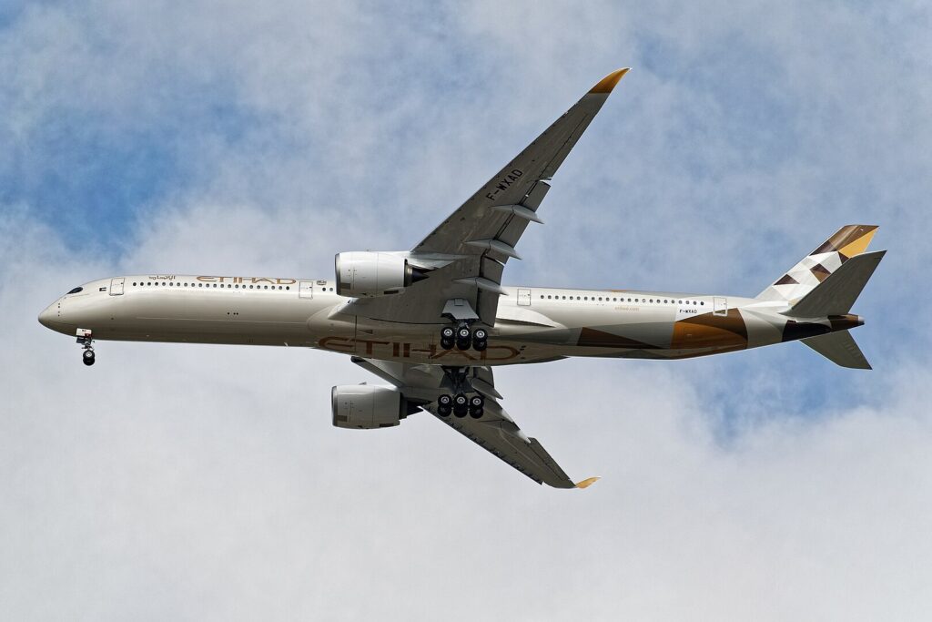 Etihad has obtained the certification allowing its pilots to seamlessly switch between operating both Airbus A350 and A380 aircraft.