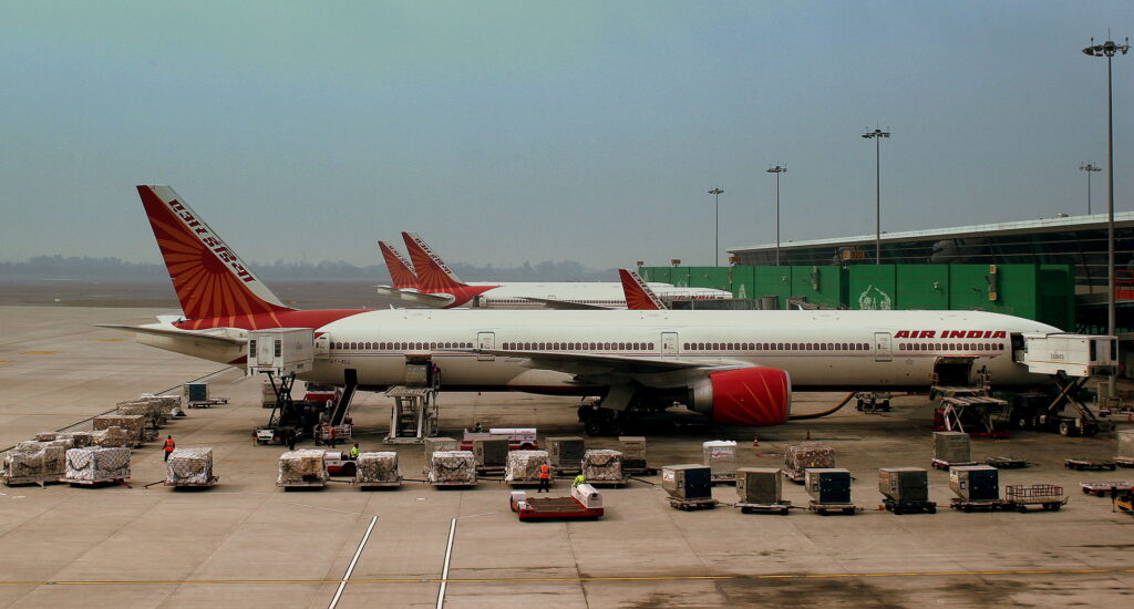 By calflier001 - AIR INDIA AIRBUS A320 AND BOEING 777-300ER,S AT INDRIA GHANDI AIRPORT DELHI INDIA FEB 2013, CC BY-SA 2.0, https://commons.wikimedia.org/w/index.php?curid=26360611