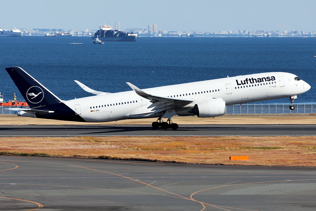 Lufthansa A350 Munich to Vancouver Flight Makes An Emergency 