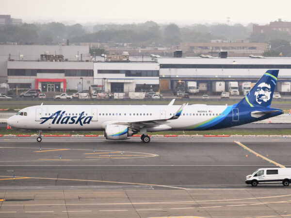 Alaska Airlines Last Airbus A321neo Flight from Seattle to Los Angeles ...