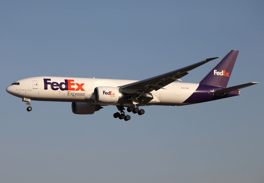FedEx bird strike news and the incident led to the full emergency declaration at Delhi Airport. By Allen Zhao - Website: http://www.airliners.net/photo/FedEx-Express/Boeing-777-F28/1843189/&sid=da3ab71307318a68b33fd1e81d8d5522, GFDL 1.2, https://commons.wikimedia.org/w/index.php?curid=17578899