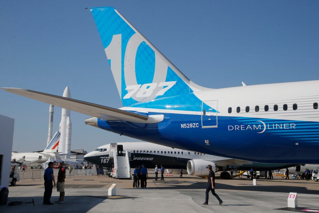 The American wide-body jet airliner Boeing 787 Dreamliner attracted the attention of aviation authorities, who are worried that the aircraft may be in danger of exploding. 