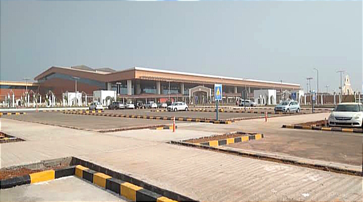 Photo : Manohar international airport https://www.google.com/url?sa=i&url=https%3A%2F%2Fen.wikipedia.org%2Fwiki%2FManohar_International_Airport&psig=AOvVaw3ADLBHF9ue99uHVbSVomlV&ust=1682592382990000&source=images&cd=vfe&ved=0CBMQjhxqFwoTCMjC65uvx_4CFQAAAAAdAAAAABAE