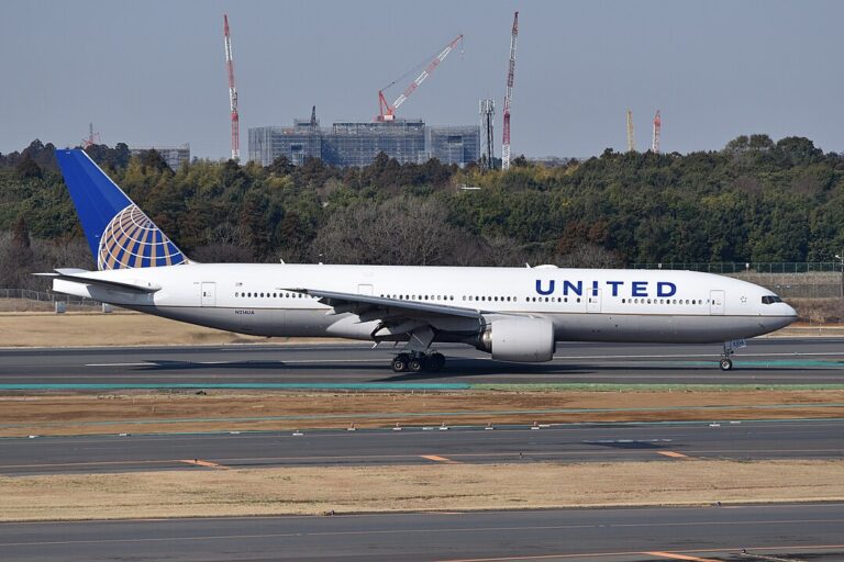 United Airlines Boeing 777 Experience Engine Failure Mid-Air, Diverted ...