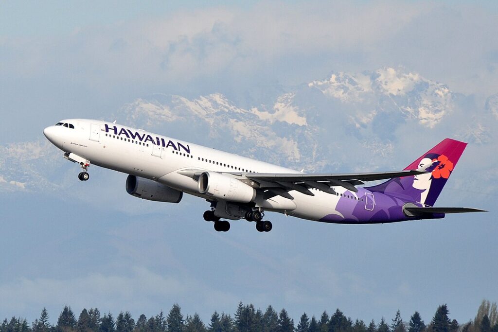 Hawaiian Airlines (HA) operates three weekly flights from Auckland (AUK), New Zealand, deploying its Airbus A330-300 aircraft for the nine-hour journey.
