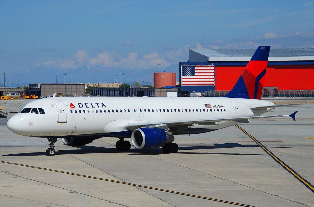 Delta Air Lines Airbus A320 Hit by the Sky Cafe Truck at Atlanta Airport | Exclusive