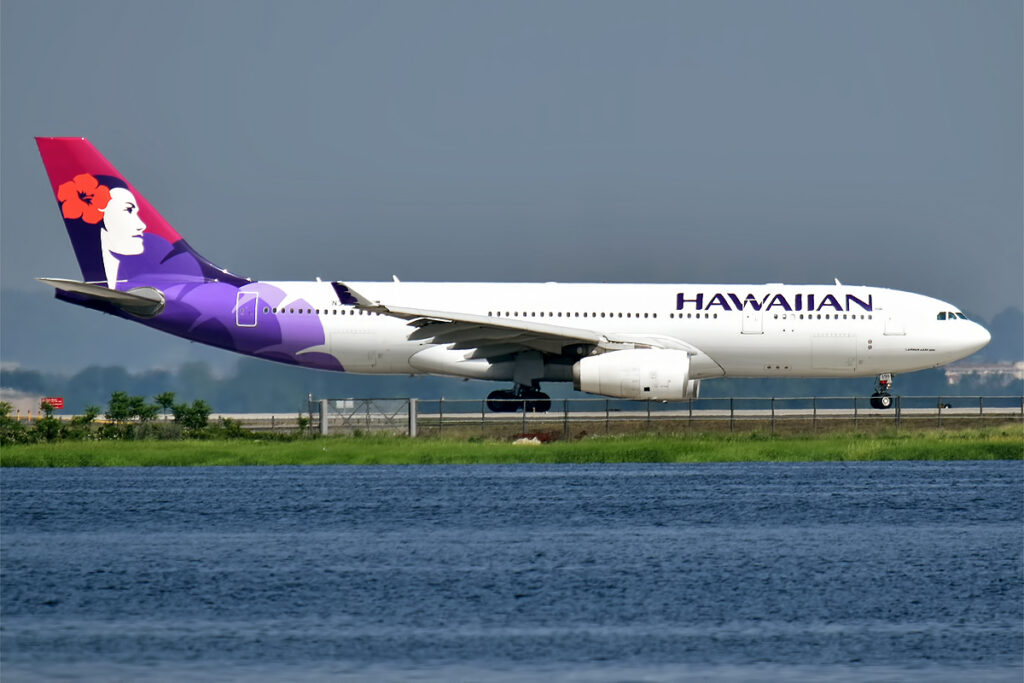 Hawaiian Airlines (HA) flight from Tokyo Haneda Airport (HND) to Honolulu (HNL) forced to make an emergency landing after engine failure back at Haneda.
