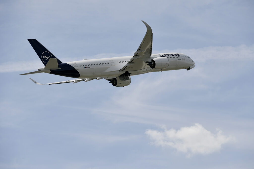 Lufthansa to Get Four More and New Airbus A350s