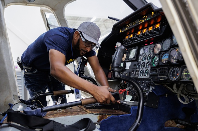 Boeing: There is a severe maintenance technicians shortage in the airline industry.
