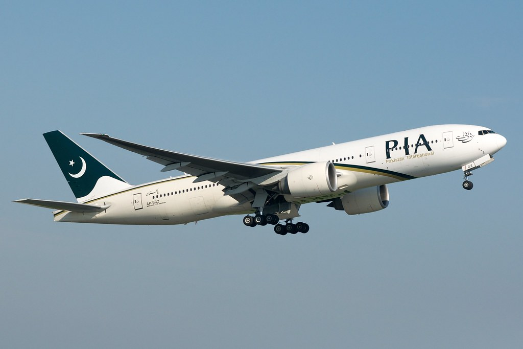  An air hostess assigned to the Pakistan International Airlines (PK) flight from Lahore to Toronto (YYZ) has been apprehended at the Toronto airport after passports belonging to individuals seemingly unassociated with her were discovered.