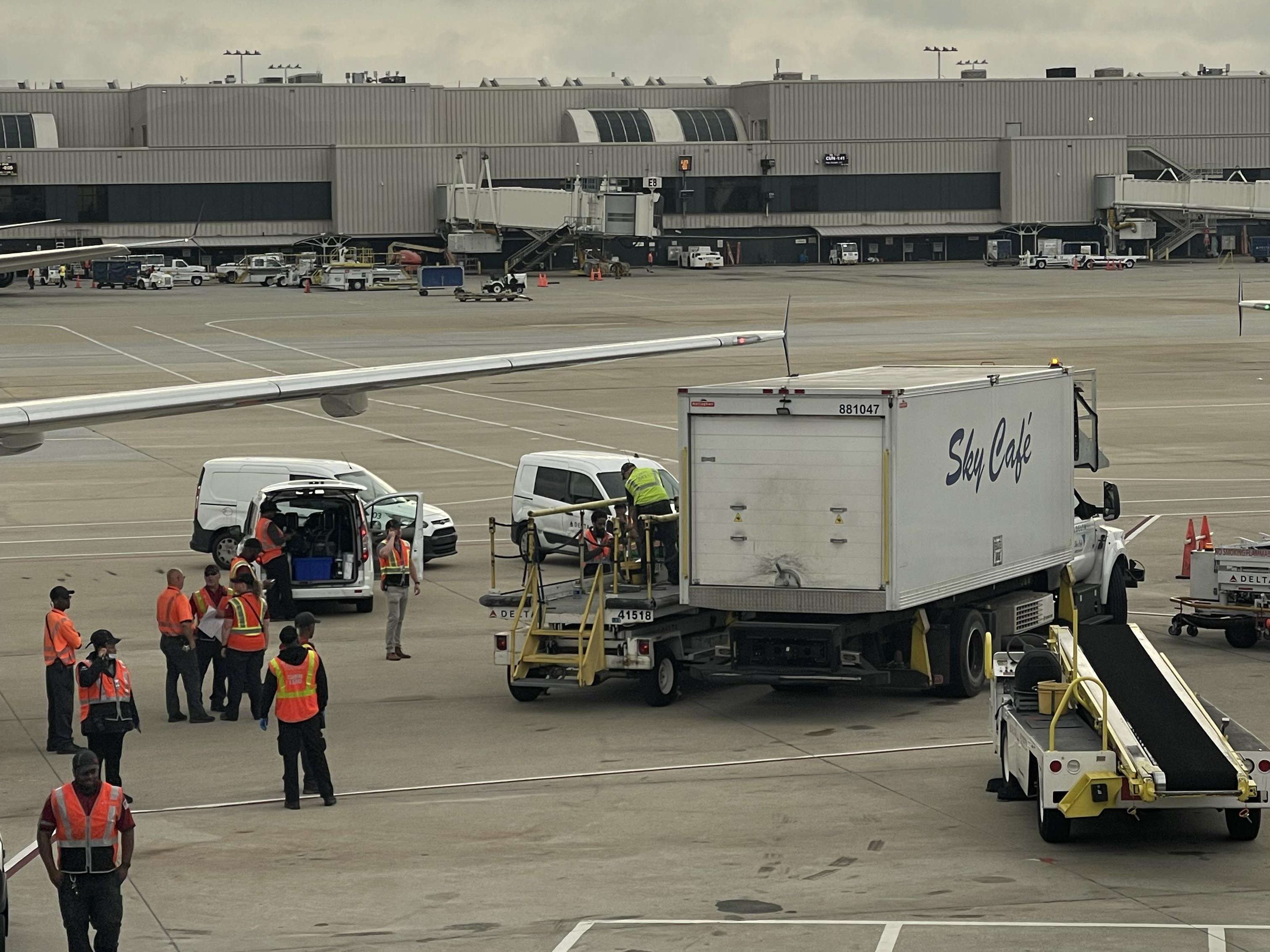 Delta hit by truck at Atlanta airport