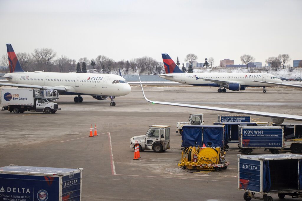 Delta Air Lines Airbus A320 Hit by the Sky Cafe Truck at Atlanta Airport | Exclusive