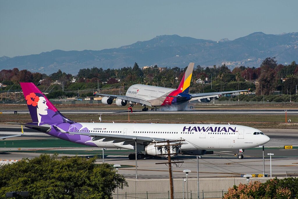 Hawaiian Airlines (HA) operates three weekly flights from Auckland (AUK), New Zealand, deploying its Airbus A330-300 aircraft for the nine-hour journey.