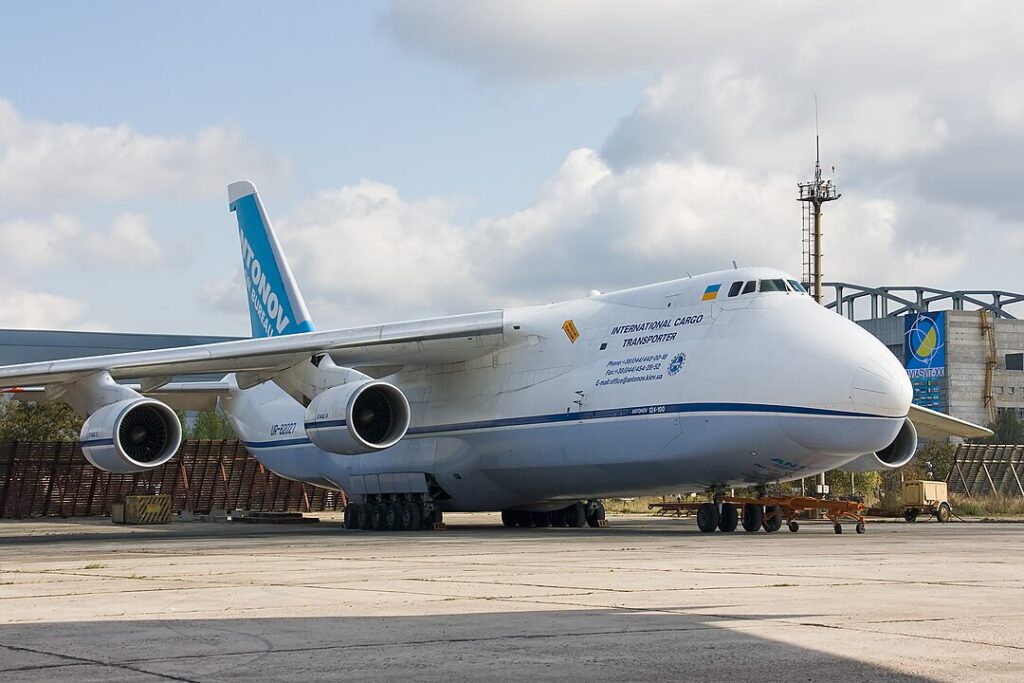 Canadian Government Orders the Seize of Grounded Russian Antonov An-124 at Toronto Pearson International Airport (YYZ).