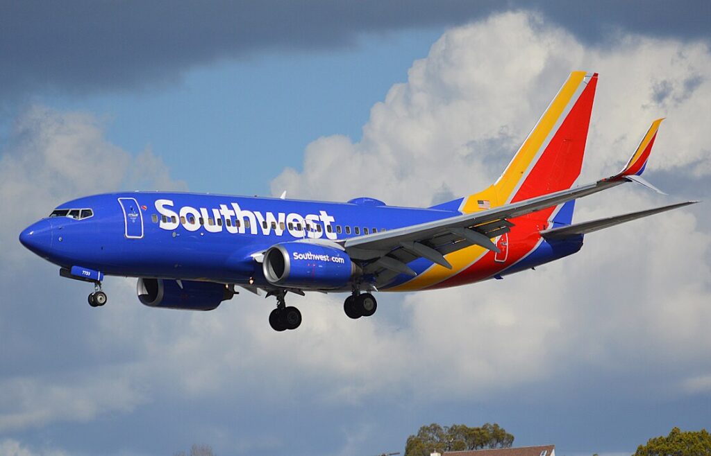 CALIFORNIA- Los Angeles International Airport (LAX) experienced a temporary ground stop on Friday (July 21, 2023) due to a mechanical issue reported by a Southwest Airlines (WN) Boeing 737. 