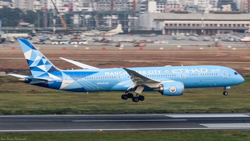 Etihad Airways Special Manchester City Boeing 787 Transports UEFA Champions