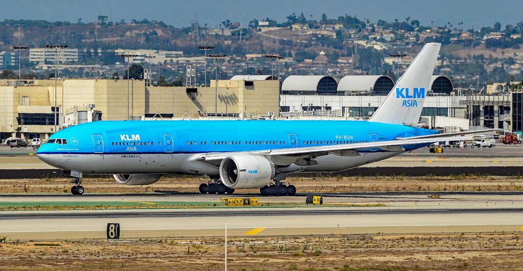  In a concerning incident, a KLM flight from Amsterdam to Quito, Ecuador, encountered a bomb threat, triggering an immediate response from authorities.