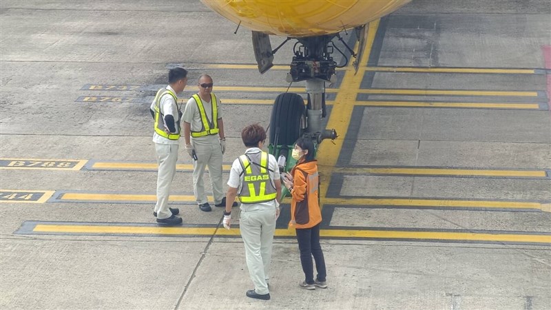 Singapore's Scoot Boeing 787 Lands Without Nose Wheel in Taiwan