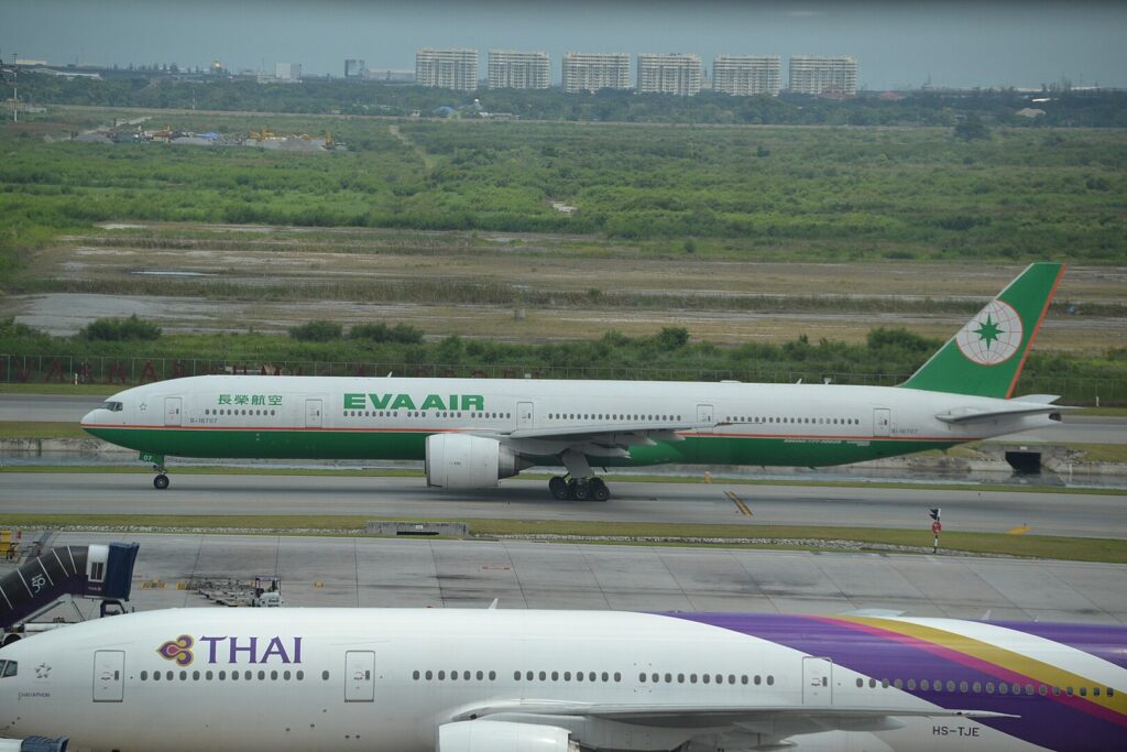 Thai Airways and Eva Air Airbus A330 Jets collided at Haneda Airport, Japan | Latest News