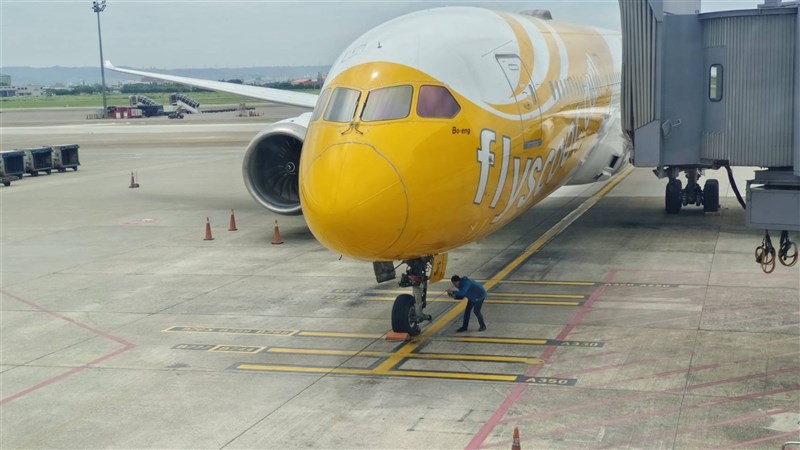 Scoot Airlines (TR) Seoul-Taiwan flight, operated by a Boeing 787 aircraft, experienced a missing nose wheel upon arrival at Taiwan Taoyuan International Airport.