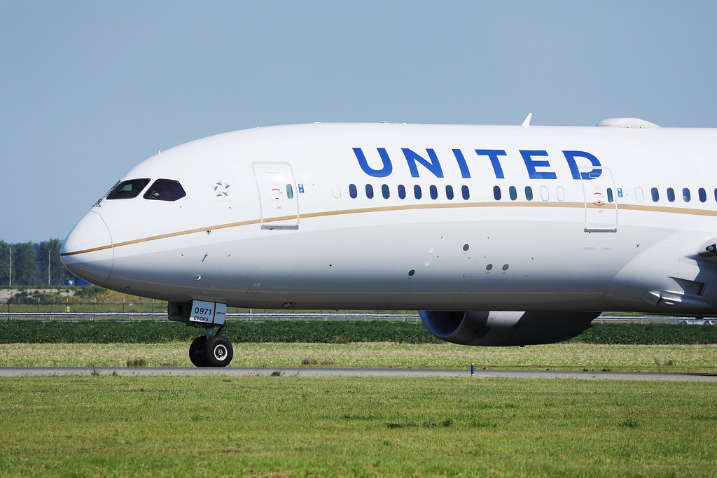 United Airlines Boeing 787-10 Closeup