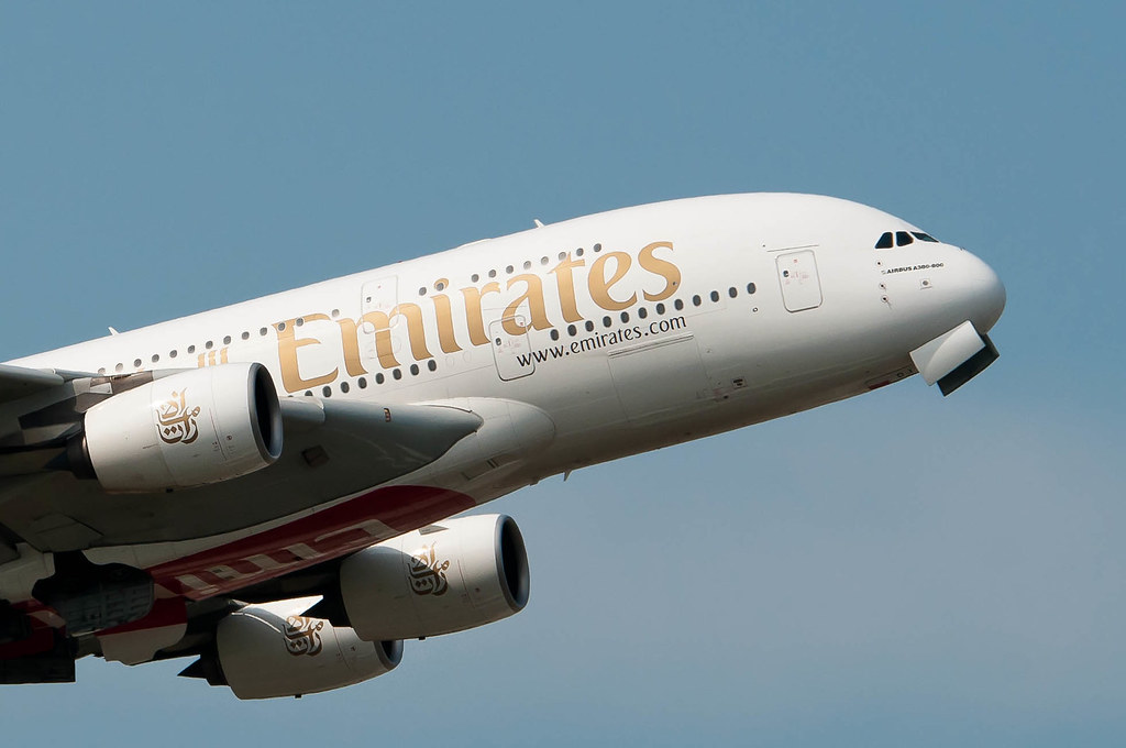 Lufthansa A380 Experienced Wake Turbulence After Emirates A380 Takeoff from Los Angeles