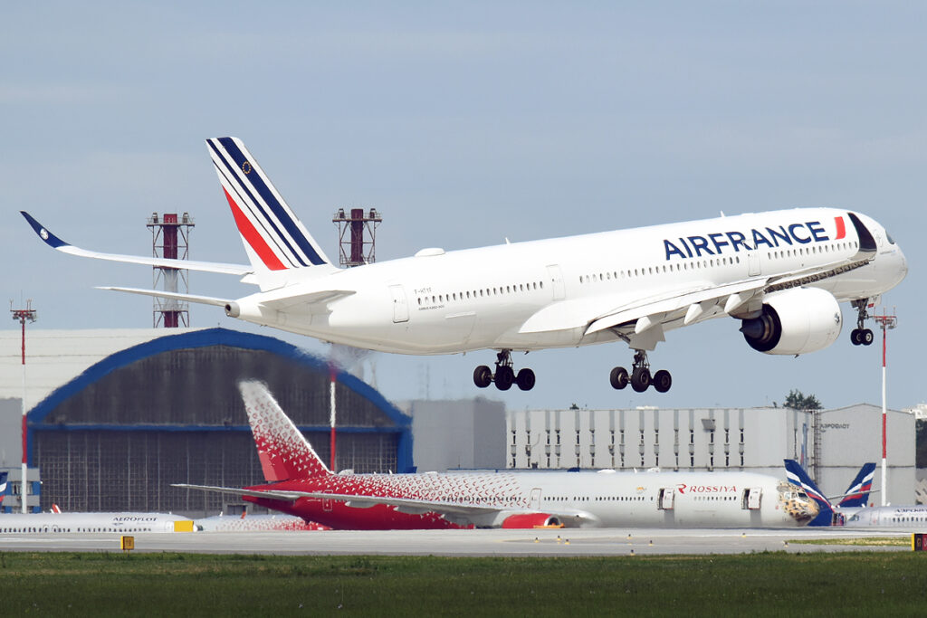 Air France (AF)-KLM (KL) and Airbus have jointly announced that they are currently in exclusive negotiations for the establishment of a joint venture. 