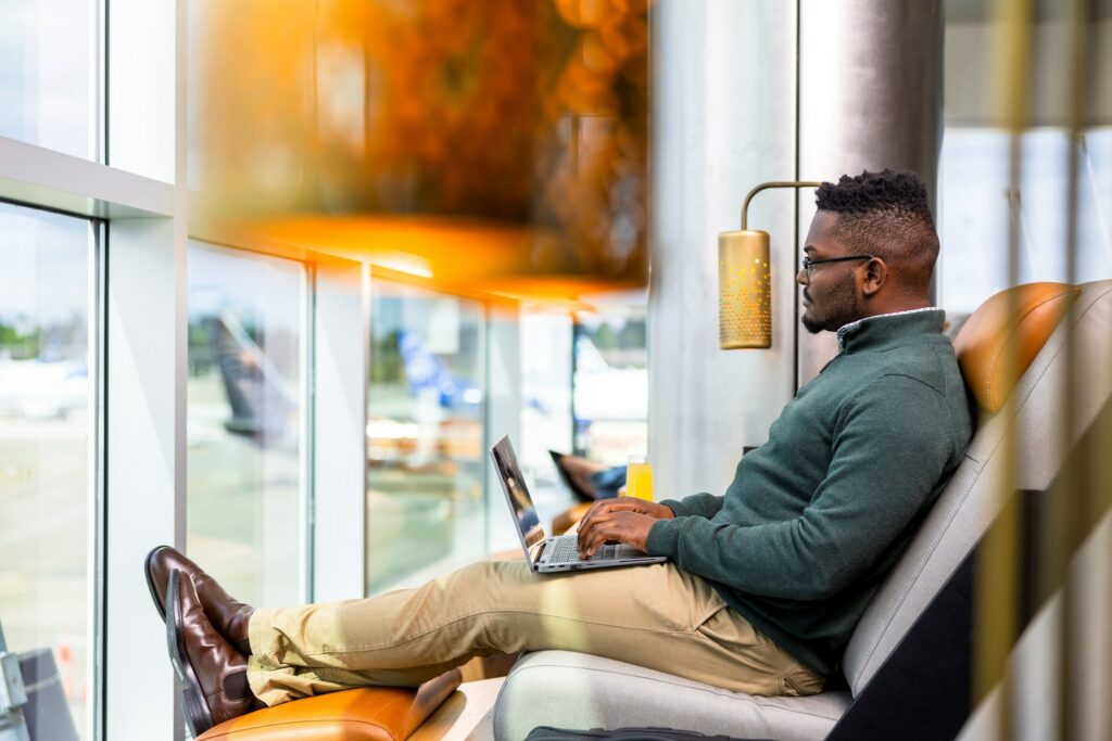 Alaska Airlines Unveils New Renovated Concourse Lounge in Seattle